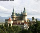 Bojnice kalesidir Bojnice Nitra, Slovakya'da merkezi bölgesinde yer alan bir ortaçağ kalesi